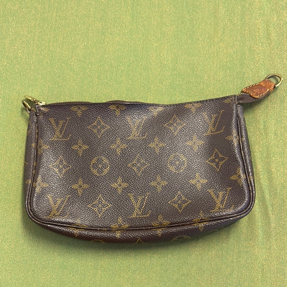Louis Vuitton Monogram Pochette